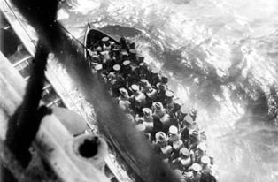 6th Battalion AIF soldiers leaving the transport ship, 25 April 1915. Australian War Memorial